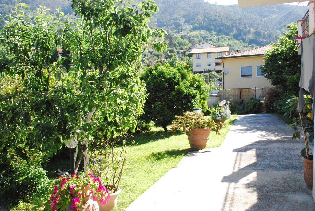 Parte Di Casa Con Giardino E Piscina Villa Pietrasanta Exterior foto