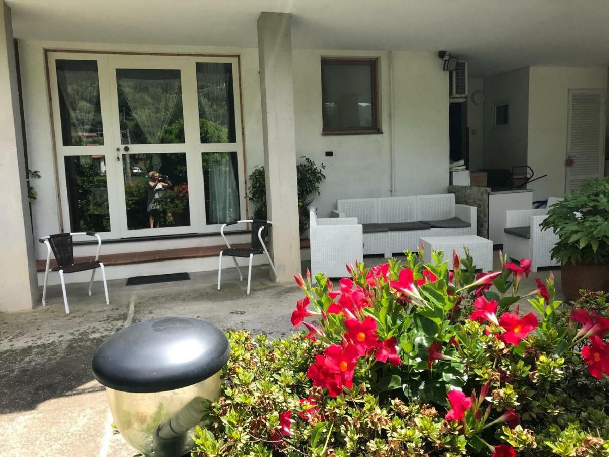 Parte Di Casa Con Giardino E Piscina Villa Pietrasanta Exterior foto