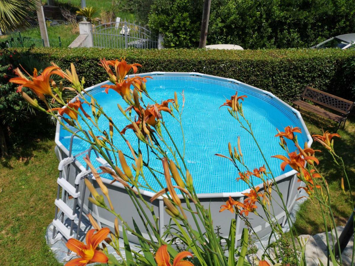 Parte Di Casa Con Giardino E Piscina Villa Pietrasanta Exterior foto
